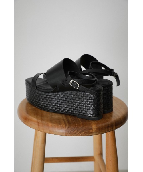 AZUL by moussy（アズールバイマウジー）の「DOUBLE BELT JUTE SANDALS/ダブルベルトサンダル（サンダル・レディース・ブラック/ベージュ・SMALL/LARGE/MEDIUM）」の4枚目の写真