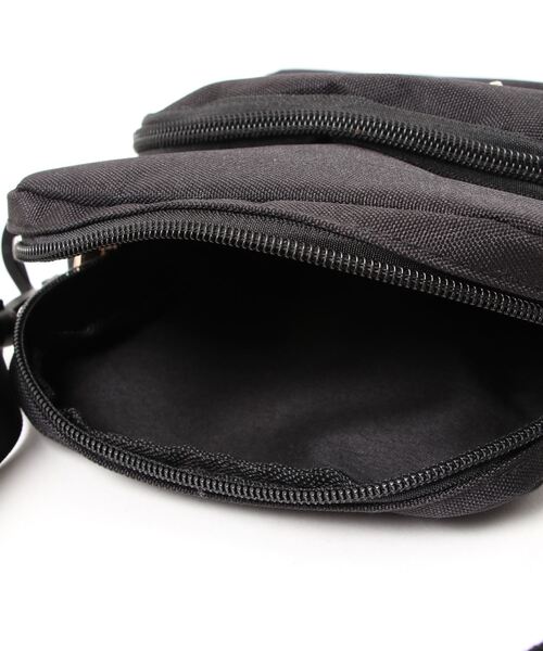 SPINNS(スピンズ)の「YOUTH LIFEハートロゴ ミニショルダーバッグ(ショルダーバッグ・レディース・ブラック/ブルー・ONESIZE)」の3枚目の写真