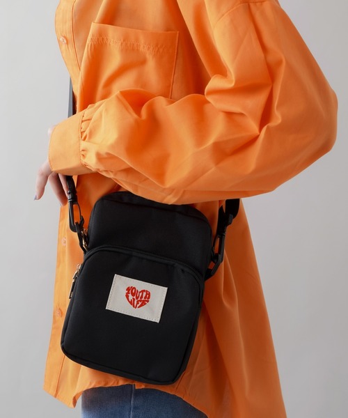 SPINNS(スピンズ)の「YOUTH LIFEハートロゴ ミニショルダーバッグ(ショルダーバッグ・レディース・ブラック/ブルー・ONESIZE)」の1枚目の写真