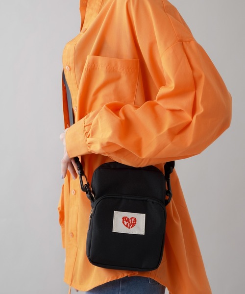 SPINNS(スピンズ)の「YOUTH LIFEハートロゴ ミニショルダーバッグ(ショルダーバッグ・レディース・ブラック/ブルー・ONESIZE)」の9枚目の写真