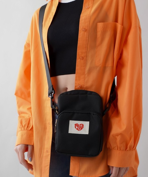 SPINNS(スピンズ)の「YOUTH LIFEハートロゴ ミニショルダーバッグ(ショルダーバッグ・レディース・ブラック/ブルー・ONESIZE)」の7枚目の写真