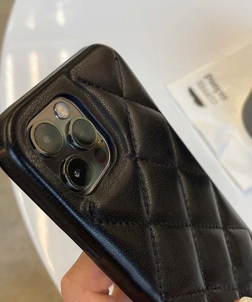 She's(シーズ)の「レザー キルティング 斜め掛け ショルダーストラップ iPhone スマホケース(スマホケース/カバー・レディース・ブラック/ブラック系その他・P/K/F/A/C/E/H/J/N/O/D/B/G/I/Q/V/T/R/U/Z/A3/X)」の4枚目の写真
