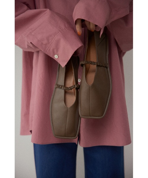 BLACK BY MOUSSY（ブラックバイマウジー）の「square toe barret shoes（スクエアトゥバレットシューズ）（スリッポン・レディース・ライトブラウン/ブラック・37/36/38）」の3枚目の写真