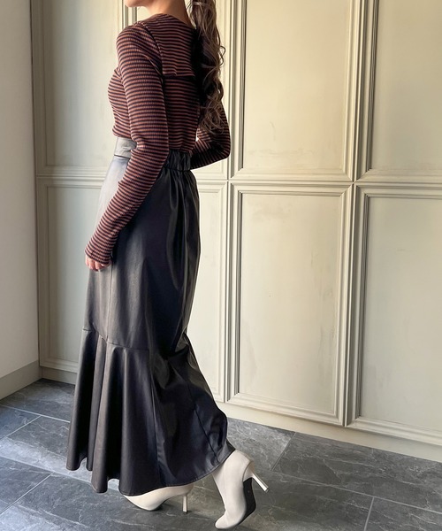 JUNOAH(ジュノア)の「ビッグカラー長袖ボーダーリブトップス(Tシャツ/カットソー・レディース・ブラック/ネイビー/ブラウン・LARGE/X-LARGE/MEDIUM)」の9枚目の写真