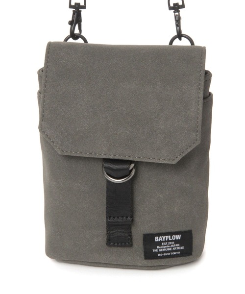 BAYFLOW(ベイフロー)の「フェイクスエードミニフラップバッグ(ショルダーバッグ・メンズ・チャコール/ベージュ・FREE)」の6枚目の写真