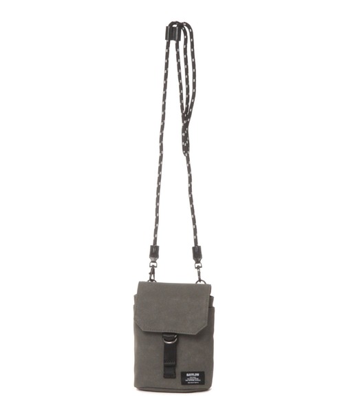 BAYFLOW(ベイフロー)の「フェイクスエードミニフラップバッグ(ショルダーバッグ・メンズ・チャコール/ベージュ・FREE)」の8枚目の写真