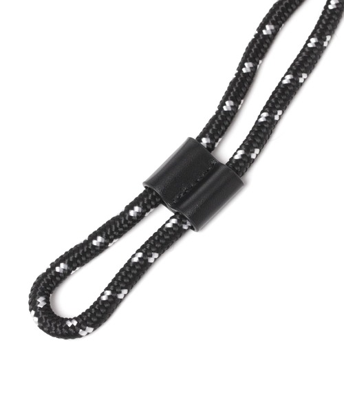 BAYFLOW(ベイフロー)の「フェイクスエードミニフラップバッグ(ショルダーバッグ・メンズ・チャコール/ベージュ・FREE)」の5枚目の写真