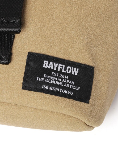 BAYFLOW(ベイフロー)の「フェイクスエードミニフラップバッグ(ショルダーバッグ・メンズ・チャコール/ベージュ・FREE)」の9枚目の写真