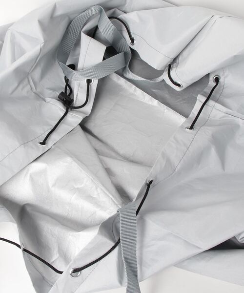 LOCALINA（ロカリナ）の「IMOCK Drawstring tote L（トートバッグ・メンズ・グレー・FREE）」の4枚目の写真