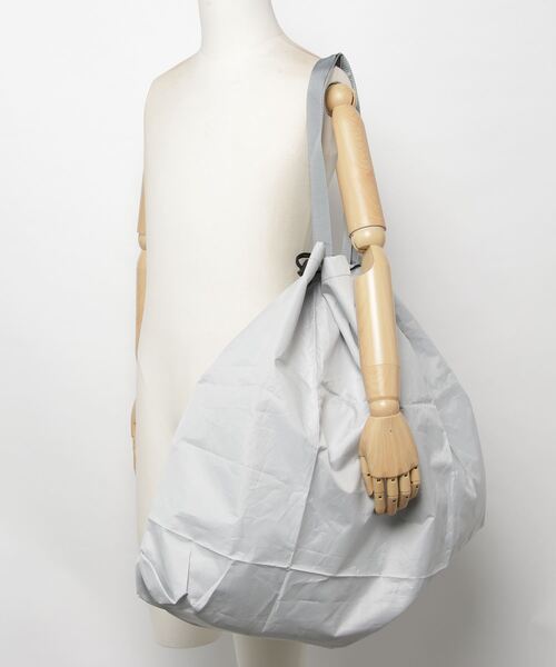 LOCALINA（ロカリナ）の「IMOCK Drawstring tote L（トートバッグ・メンズ・グレー・FREE）」の5枚目の写真