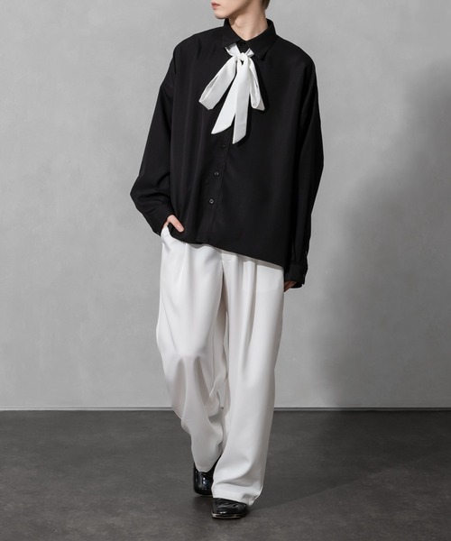 Adoon plain（アドーンプレーン）の「【Adoon plain】バイカラーボウタイシャツ（シャツ/ブラウス・メンズ・オフホワイト/ブラック・MEDIUM/LARGE）」の4枚目の写真