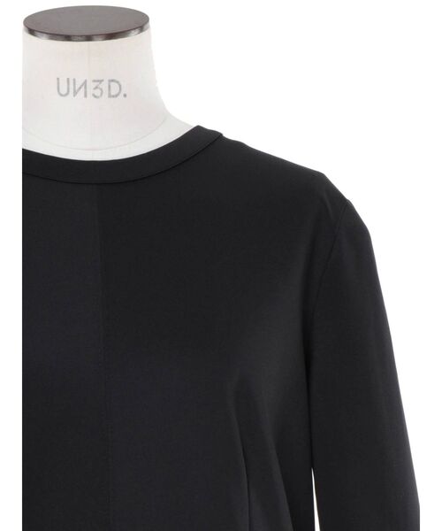 UN3D.（アンスリード）の「バックオープンペプラムワンピース