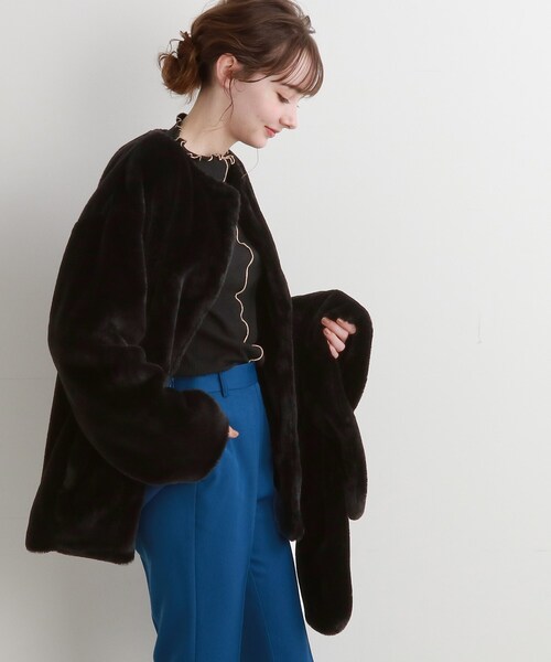 Cutie Blonde（キューティーブロンド）の「◆【マフラー付き】フェイクファー ノーカラーブルゾン（ブルゾン・レディース・キャメル/ブラック/ナチュラル・01/02/03）」の5枚目の写真