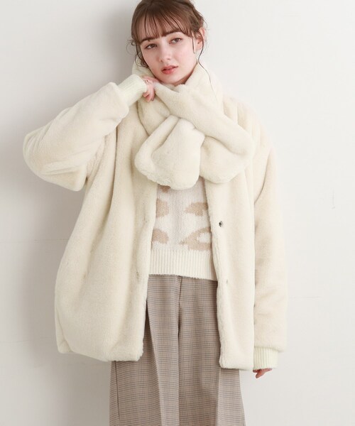 Cutie Blonde（キューティーブロンド）の「◆【マフラー付き】フェイクファー ノーカラーブルゾン（ブルゾン・レディース・キャメル/ブラック/ナチュラル・01/02/03）」の11枚目の写真