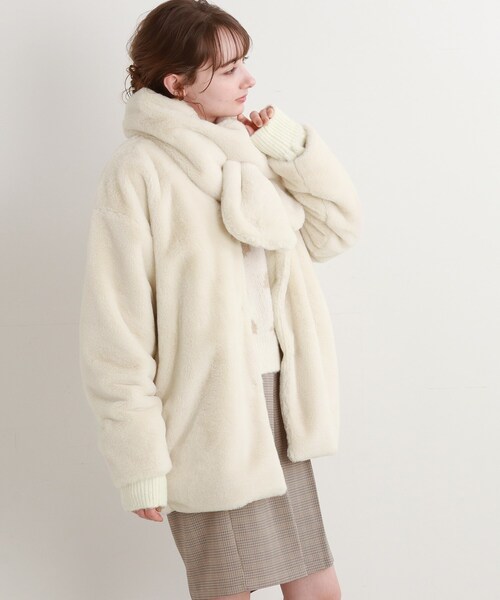 Cutie Blonde（キューティーブロンド）の「◆【マフラー付き】フェイクファー ノーカラーブルゾン（ブルゾン・レディース・キャメル/ブラック/ナチュラル・01/02/03）」の12枚目の写真