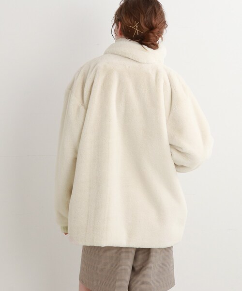 Cutie Blonde（キューティーブロンド）の「◆【マフラー付き】フェイクファー ノーカラーブルゾン（ブルゾン・レディース・キャメル/ブラック/ナチュラル・01/02/03）」の13枚目の写真