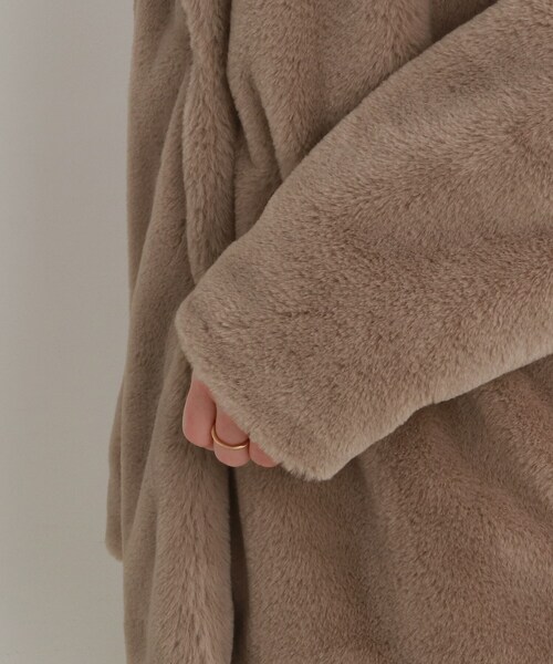 Cutie Blonde（キューティーブロンド）の「◆【マフラー付き】フェイクファー ノーカラーブルゾン（ブルゾン・レディース・キャメル/ブラック/ナチュラル・01/02/03）」の22枚目の写真