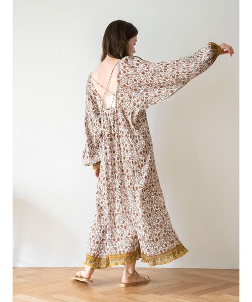 Ungrid（アングリッド）の「エスニックフラワーバックオープンワンピース（ワンピース・レディース・オフホワイト/ブルー・FREE）」の3枚目の写真