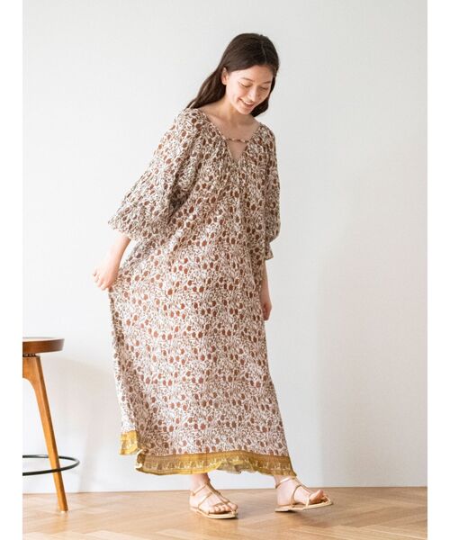 Ungrid（アングリッド）の「エスニックフラワーバックオープンワンピース（ワンピース・レディース・オフホワイト/ブルー・FREE）」の8枚目の写真