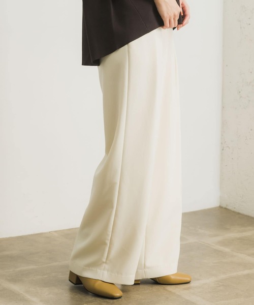 URBAN RESEARCH（アーバンリサーチ）の「タックワイドパンツ（その他パンツ・レディース・ブラック/オフホワイト・36/38）」の10枚目の写真