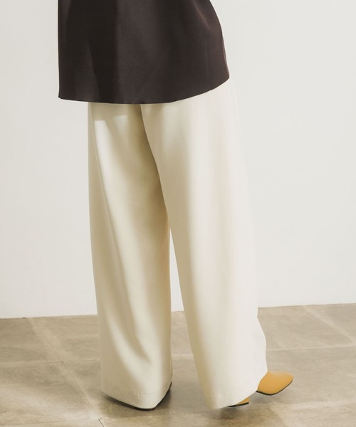 URBAN RESEARCH（アーバンリサーチ）の「タックワイドパンツ（その他パンツ・レディース・ブラック/オフホワイト・36/38）」の11枚目の写真