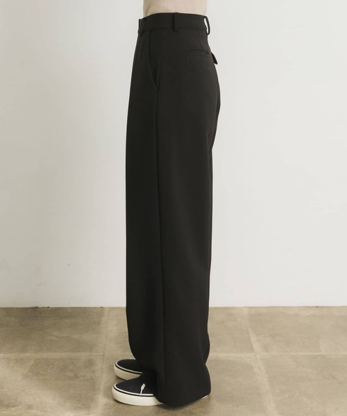 URBAN RESEARCH（アーバンリサーチ）の「タックワイドパンツ（その他パンツ・レディース・ブラック/オフホワイト・36/38）」の18枚目の写真