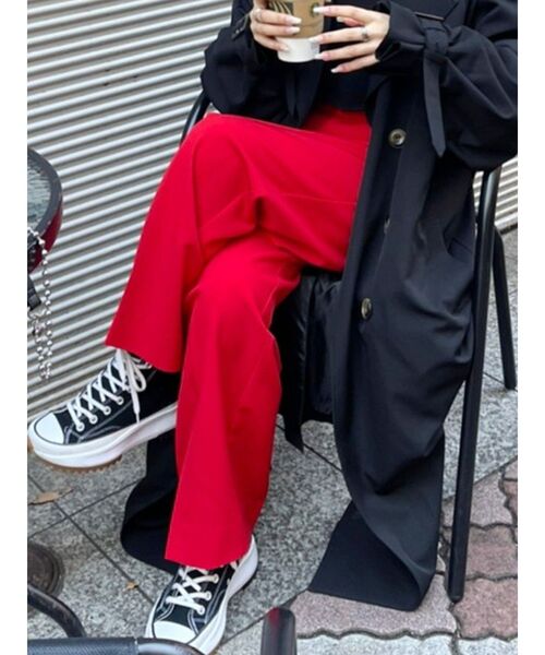 EVRIS(エヴリス)の「タックストレートカラーパンツ(その他パンツ・レディース・ホワイト/ブラック/レッド/ブルー・SMALL/MEDIUM)」の4枚目の写真