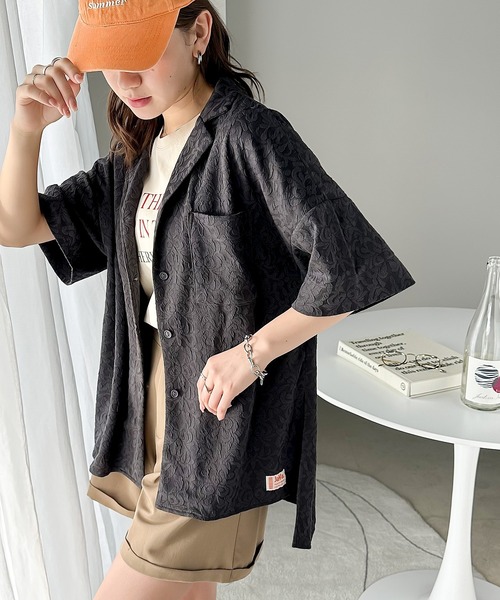 Java（ジャバ）の「《JaVa ジャバコラボ》レトロメンズライク。ジャガード柄オーバーサイズシャツ（シャツ/ブラウス・レディース・アイボリー/オフホワイト/ブラック・MEDIUM/LARGE/X-LARGE/SMALL）」の3枚目の写真