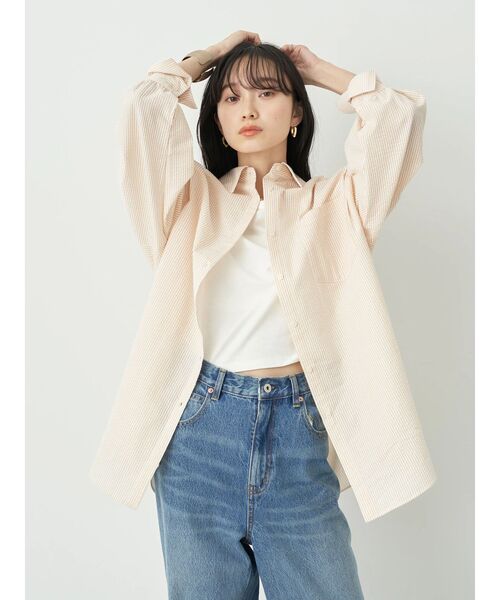 earth music&ecology（アースミュージックアンドエコロジー）の「サッカーストライプボーイズライクシャツ（シャツ/ブラウス・レディース・オレンジ/グリーン/ブルー・FREE）」の6枚目の写真