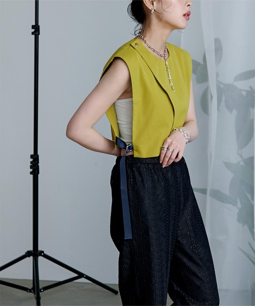 miette(ミエット)の「配色サイドベルトショートベスト(ベスト・レディース・イエロー系その他/ブラック/ベージュ・FREE)」の10枚目の写真