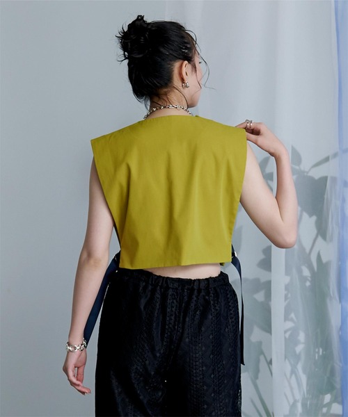 miette(ミエット)の「配色サイドベルトショートベスト(ベスト・レディース・イエロー系その他/ブラック/ベージュ・FREE)」の11枚目の写真