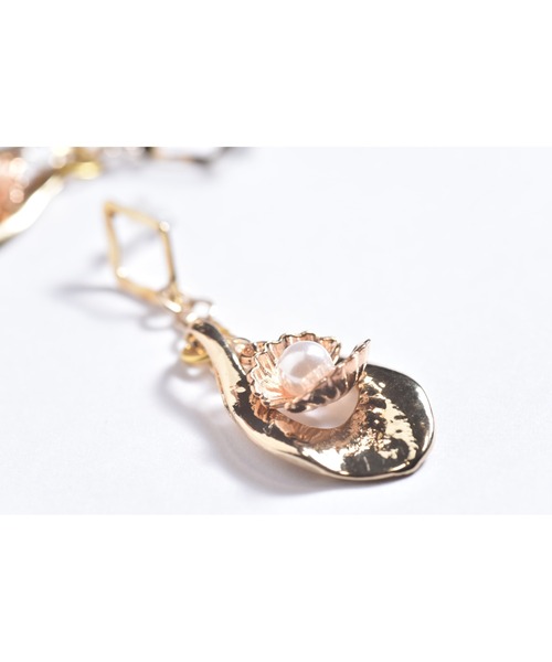tone(トーン)の「【Astyle】ダイヤ×フラワーステンレスピアス(MA)(ピアス(両耳用)・レディース・ゴールド・FREE)」の2枚目の写真