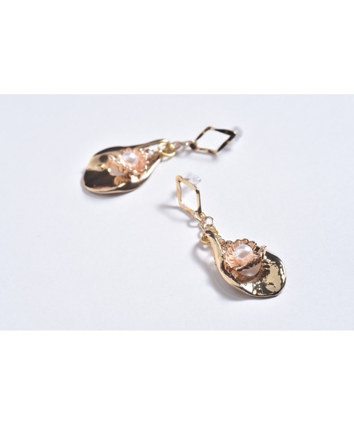 tone(トーン)の「【Astyle】ダイヤ×フラワーステンレスピアス(MA)(ピアス(両耳用)・レディース・ゴールド・FREE)」の3枚目の写真