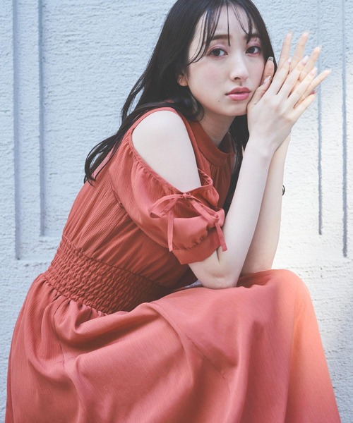 NOELA(ノエラ)の「オープンショルダー楊柳ワンピ(ワンピース・レディース・ベージュ/サックスブルー/オレンジ・フリー)」の6枚目の写真