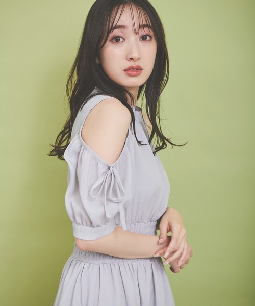 NOELA(ノエラ)の「オープンショルダー楊柳ワンピ(ワンピース・レディース・ベージュ/サックスブルー/オレンジ・フリー)」の9枚目の写真