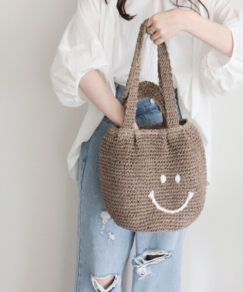 fredy emue（フレディエミュ）の「SMILEY2ハンドルバルーンバッグ（かごバッグ・レディース・イエロー/グレイッシュベージュ・FREE）」の3枚目の写真