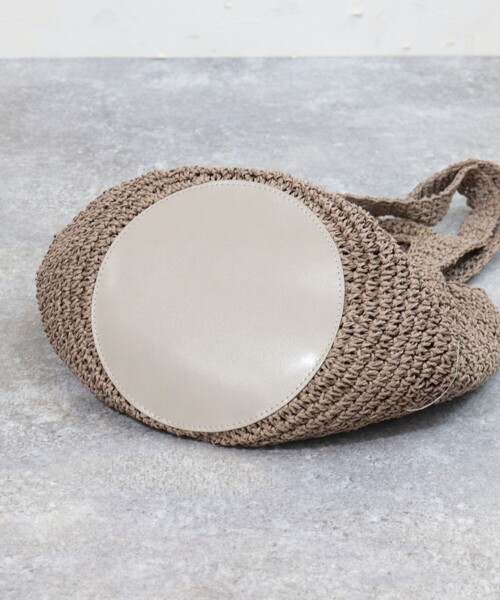 fredy emue（フレディエミュ）の「SMILEY2ハンドルバルーンバッグ（かごバッグ・レディース・イエロー/グレイッシュベージュ・FREE）」の9枚目の写真