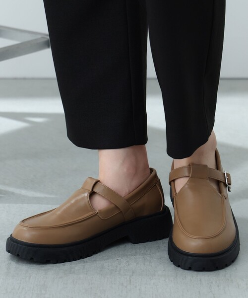 BEAMS HEART（ビームスハート）の「ストラップ付 モカシン（モカシン/デッキシューズ・レディース・アイボリー/ブラック/ベージュ・SMALL/MEDIUM/LARGE）」の4枚目の写真