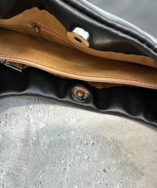 LVEU.（ラブユ.）の「【LVEU.】 ショルダーチェーントートバッグ / バッグ 鞄 BAG トート チェーン A4 合皮  合皮 ブラック（トートバッグ・レディース・ブラック・FREE）」の16枚目の写真