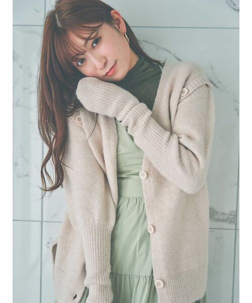 dazzlin（ダズリン）の「【吉田朱里コラボ】アームカバーフォルムカーディガン（カーディガン/ボレロ・レディース・チャコールグレー/グリーン/ベージュ・FREE）」の9枚目の写真
