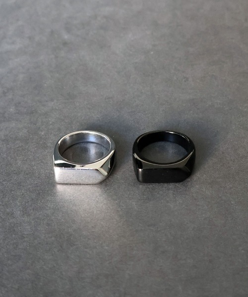 4INT.(フォイント)の「アロー シグネットリング / サージカルステンレス316L (金属アレルギー対応)(リング・メンズ・ブラック/シルバー・18号/16号)」の2枚目の写真