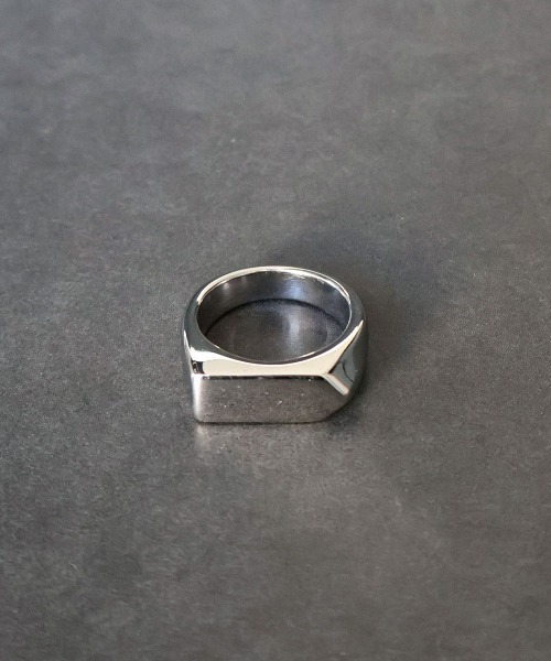 4INT.(フォイント)の「アロー シグネットリング / サージカルステンレス316L (金属アレルギー対応)(リング・メンズ・ブラック/シルバー・18号/16号)」の15枚目の写真