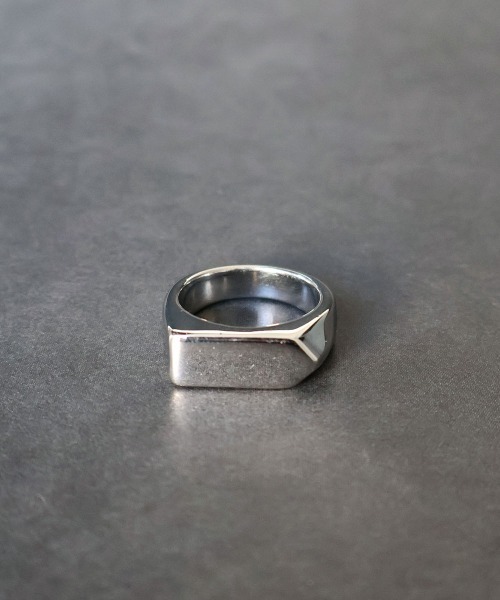 4INT.(フォイント)の「アロー シグネットリング / サージカルステンレス316L (金属アレルギー対応)(リング・メンズ・ブラック/シルバー・18号/16号)」の16枚目の写真