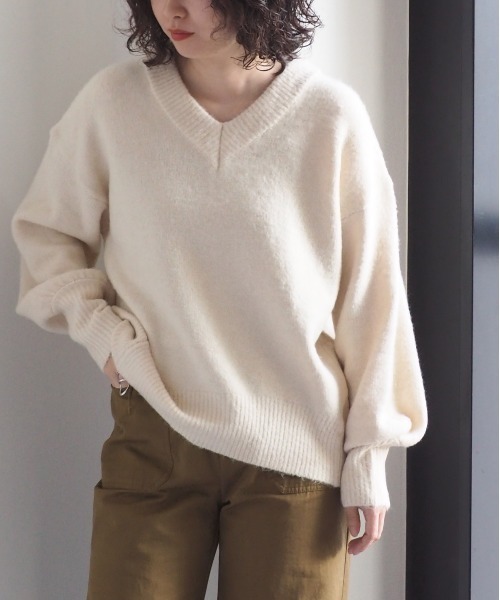 cepo（セポ）の「マシュマロVネックシンプルニット（ニット/セーター・レディース・ピンク/オフホワイト/チャコール/ブルー/ライム/ホワイト×ブラック/グリーン・M）」の2枚目の写真