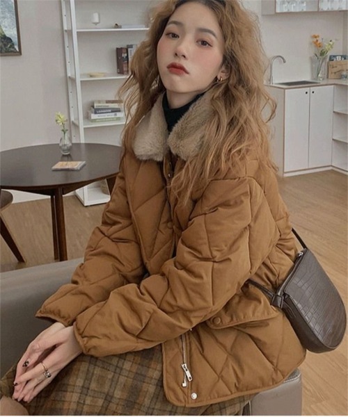 Ritzy（リッツィー）の「エコダウン 襟ファー キルティングジャケット（ダウンジャケット/コート・レディース・ブラック/ベージュ/ホワイト・M/L）」の4枚目の写真