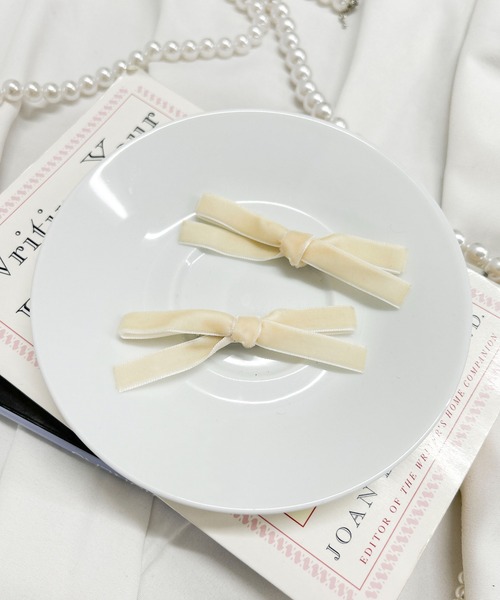 WEGO（ウィゴー）の「WEGO/【2点セット】ナローリボンクリップ（バレッタ/ヘアクリップ・レディース・ブラック/ホワイト/ブラック系その他/シルバー/ライトピンク/サックスブルー/ワイン/アイボリー/その他2/その他1/その他3/グリーン系その他2/グレー系その他2/グレー系その他3/レッド系その他2・FREE）」の2枚目の写真