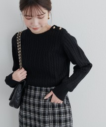 細ケーブル肩釦デザインニット