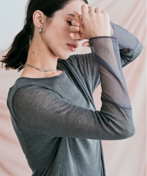 kirakiraShop（キラキラショップ）の「袖 切り替え シアー ニットソー 異素材（Tシャツ/カットソー・レディース・ブラック/ワイン/ラベンダー/オレンジ/イエロー/オフホワイト/オリーブ/グリーン/ブルー系/チャコール/ライトベージュ/モカ・M/L/XL）」の4枚目の写真