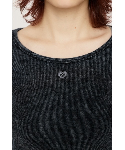 SLY(スライ)の「AGING LOGO RIB TOPS エージング ロゴ リブ トップス(Tシャツ/カットソー・レディース・カーキ/パープル/ライトブルー/ブラック・FREE)」の10枚目の写真