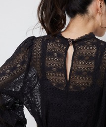 レースバンドカラーブラウス